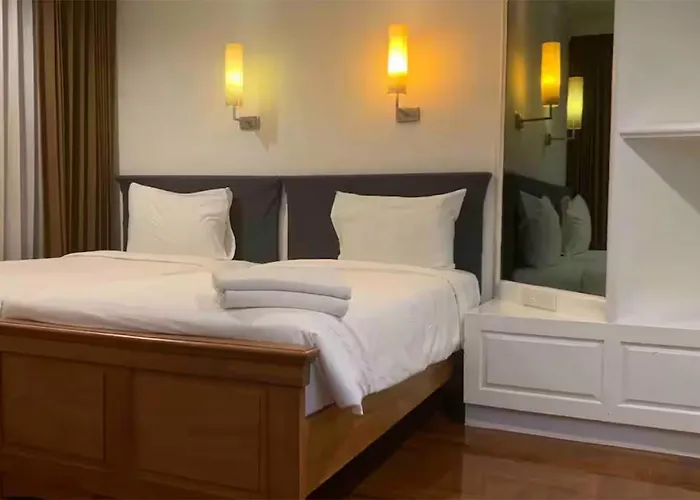 Trinity Classic 3br Location Lejlighed Bangkok